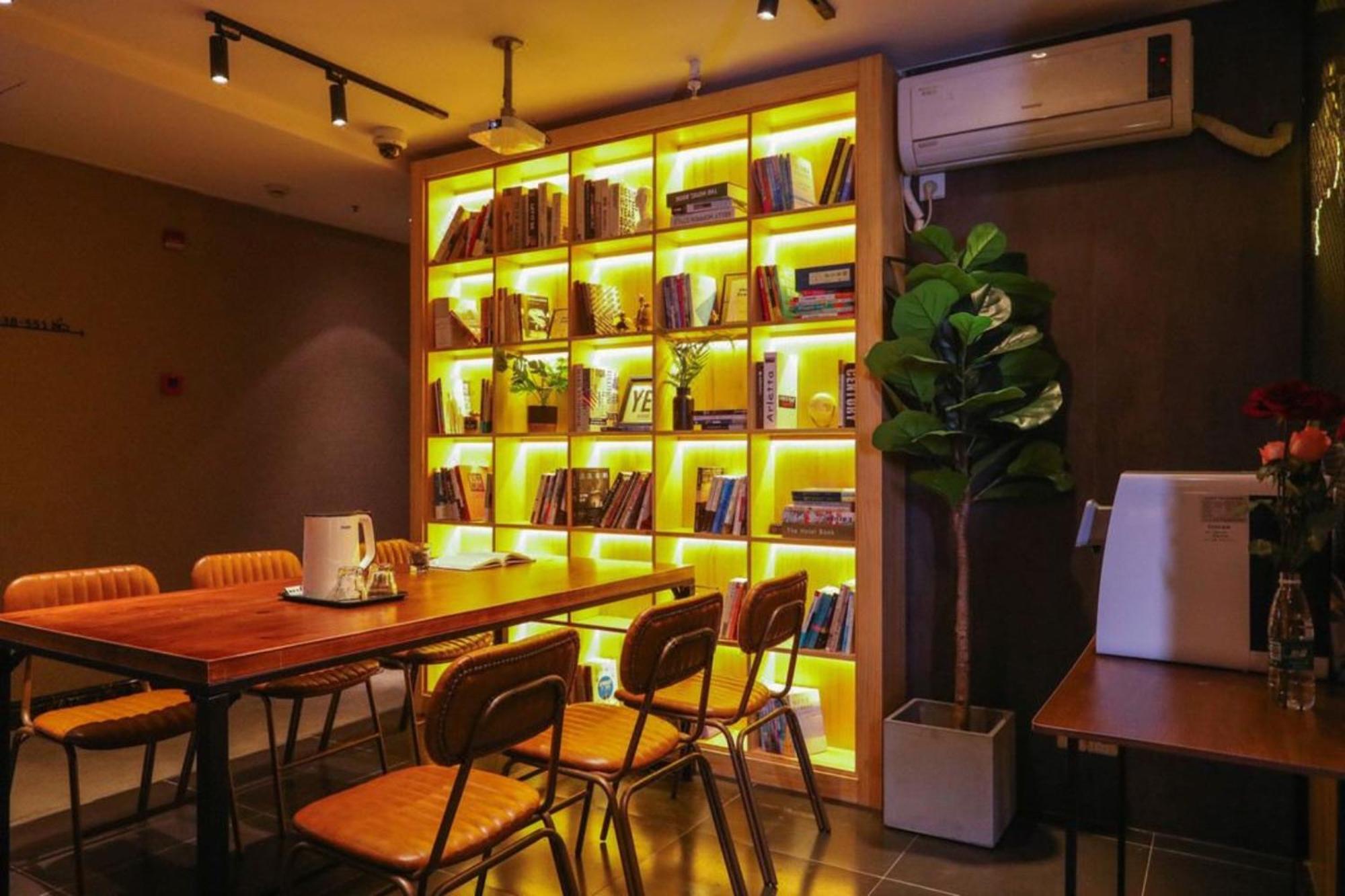 Hotel One Forest Bund People's Square Subway Station Branch