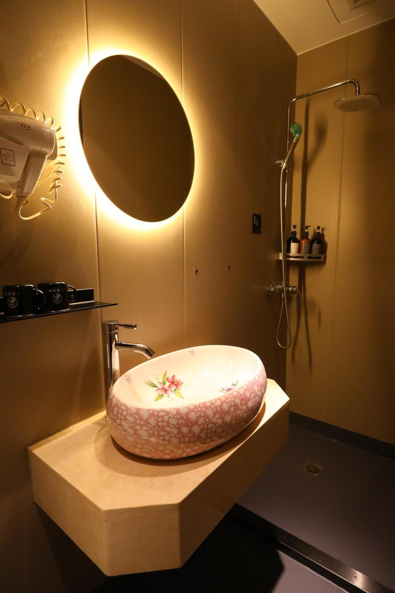 One Forest Bund People's Square Subway Station Branch Hotel 2*